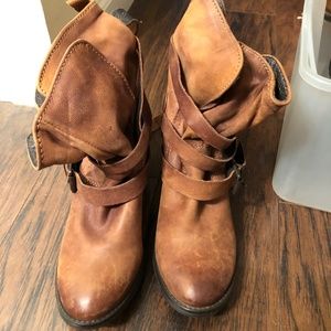 LEATHER WRAP STRAP ANKLE BOOTIE